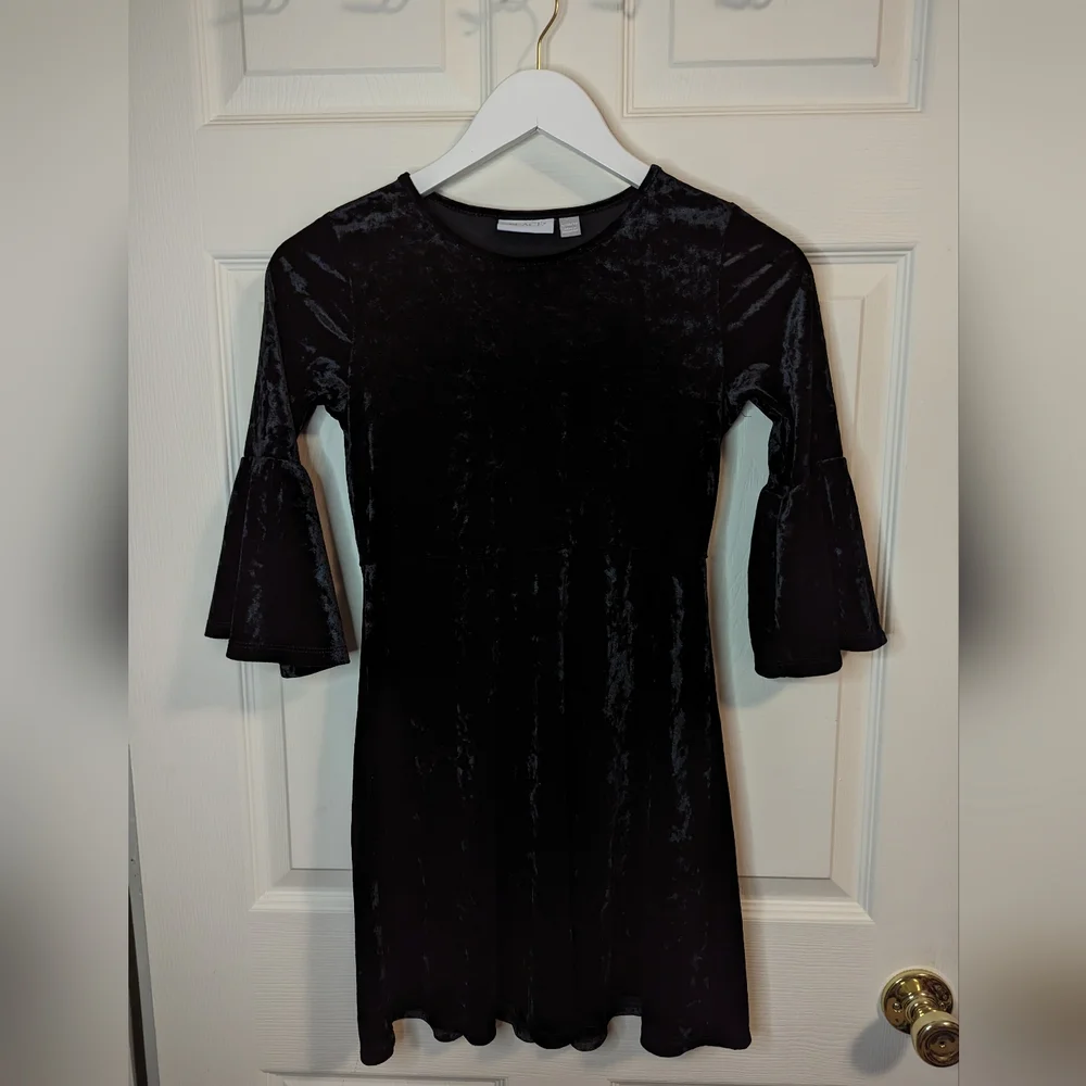 Children's place black velour dress with flare sleeves size large